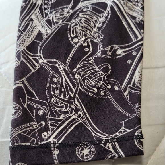 🖤Converse Capri Leggings- Blk/Wht Chuck Taylor pattern, Hot pink Logo💗 *Large* - Picture 9 of 15